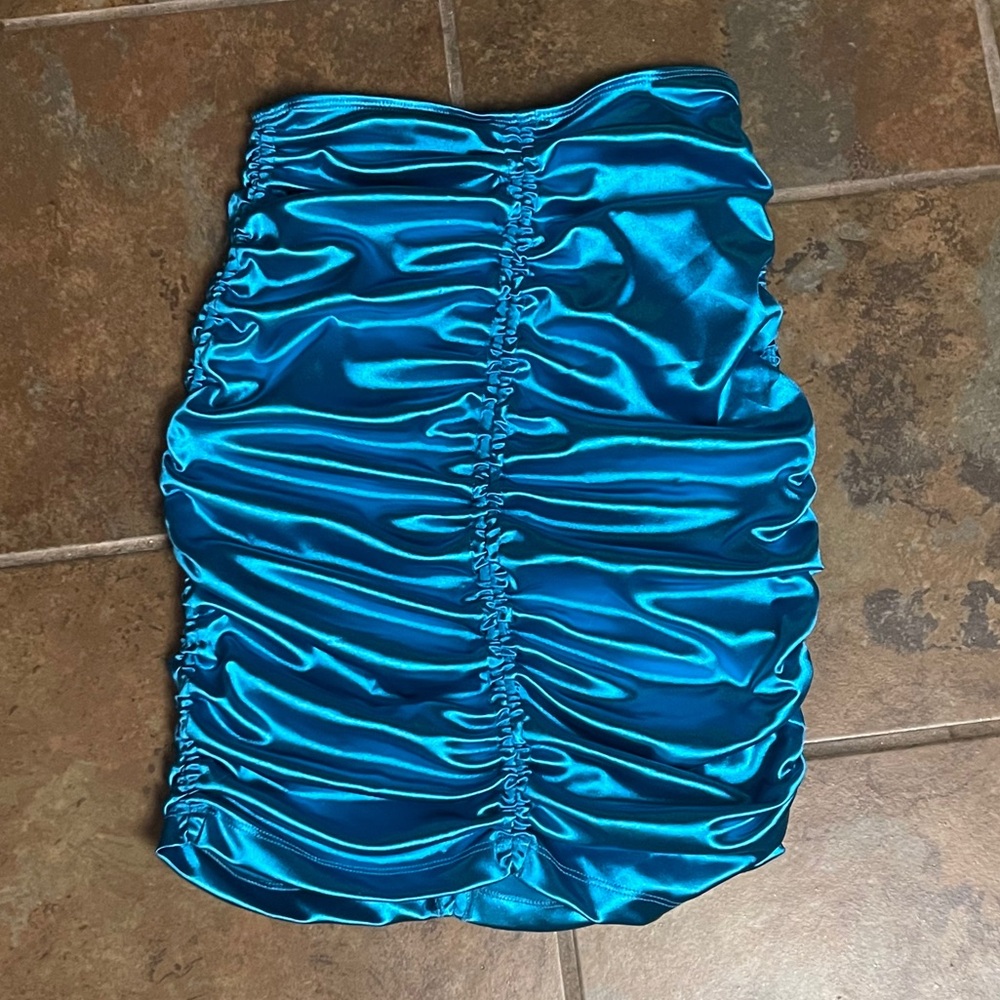 NWOT Motel Rocks Solena Ruched Mini Skirt - Picture 3 of 3